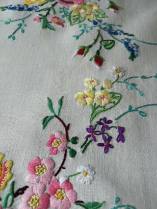 EXQUISITE VTG HAND EMBROIDERED IRISH LINEN TABLECLOTH ROSES PRIMROSES BUDS 7
