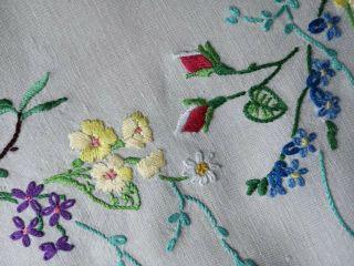 EXQUISITE VTG HAND EMBROIDERED IRISH LINEN TABLECLOTH ROSES PRIMROSES BUDS 8