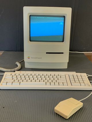 Vintage Apple Macintosh Classic Ii M4150 W/keyboard & Mouse -
