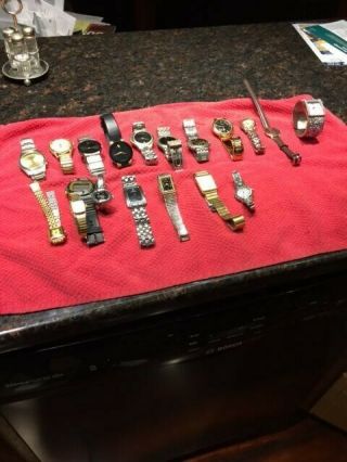 19 Watches Vintage Gucci,  Movado,  Bulova,  Others Some Work Some Don 
