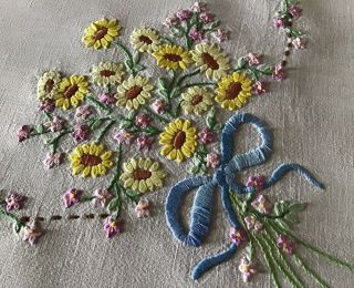 Gorgeous Vintage Linen Hand Embroidered Tablecloth Daisy Chains & Circles