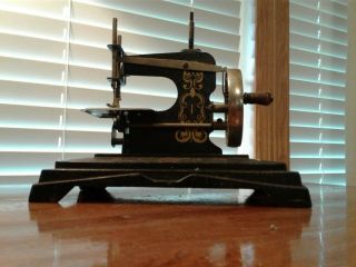 Vintage Miniature Cast Iron Hand Crank Sewing Machine Baby Rw/jc Lp Paris