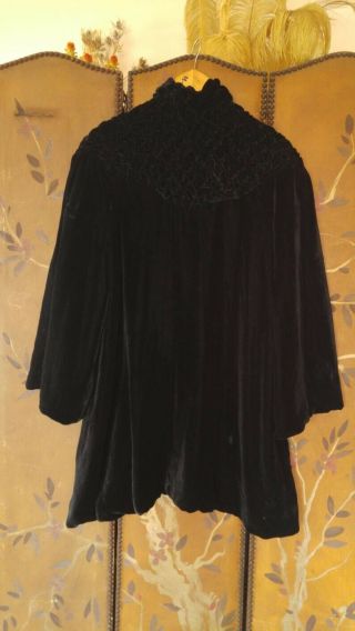 Vintage 1960s Mod black velvet batwing cape swing coat with quilted collar ML 5
