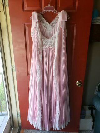 Vintage 1960s Lucie Ann Pleated Pink Peignoir Nightgown & Peignoir Robe