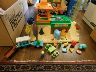 Vtg 1985 Fisher Price Little People Play Family Zoo 916 Complete W/ Box Animals