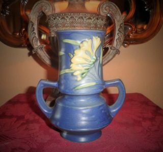 Gorgeous Vintage Roseville Blue Freesia Two Handled Vase 118 - 6