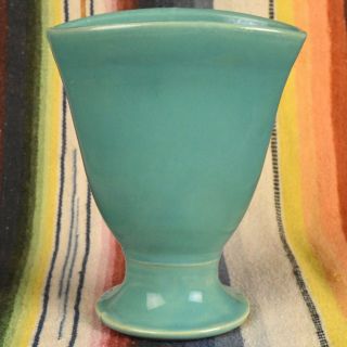 Vintage Bauer Matt Carlton 5 3/4 " Hand Thrown Green Smooth Sided Fan Vase C1930s