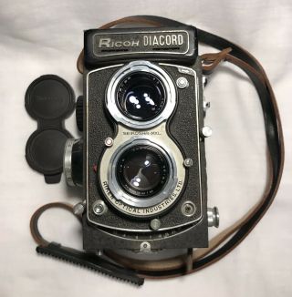 Vintage Ricoh Diacord Tlr Twin Lens Reflex Camera W/ Leather Strap & Lens Cover