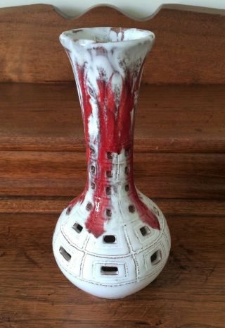 Vintage MCM Blue Mountain Pottery Canada ' BMP ' Studio Cut Vase Red & White 2
