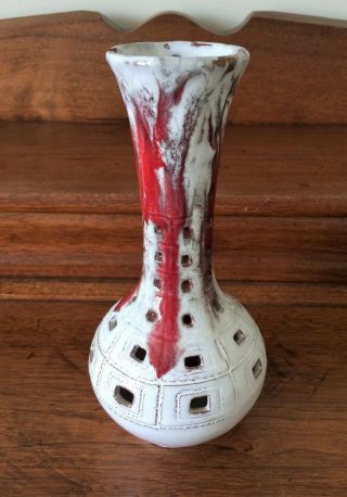 Vintage MCM Blue Mountain Pottery Canada ' BMP ' Studio Cut Vase Red & White 4