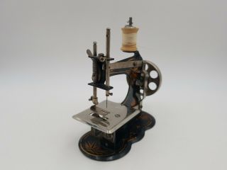 Antique Vintage Toy Sewing Machine FW Muller Model 4 Miniature Child ' s 2