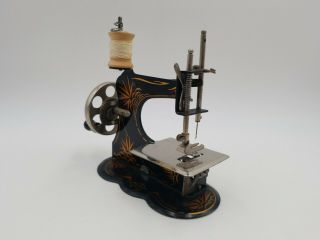 Antique Vintage Toy Sewing Machine FW Muller Model 4 Miniature Child ' s 3