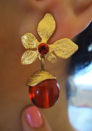 Vtg 80s Cecile Jeanne Paris Gold Gilt Flower Ruby Red Poured Glass Drop Earrings