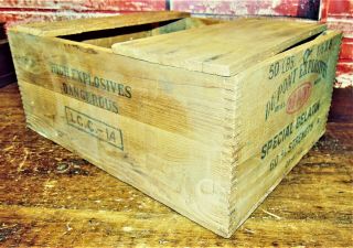 Antique/\Vintage Wood Wooden Dovetailed Crate DUPONT Special Gelatin EXPLOSIVES 6