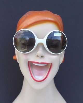 Vtg 1960s - 1970s Retro Sunglasses - Rare Ladies Omura France (round White)
