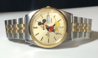 Vintage Men ' s Walt Disney Mickey Mouse Lorus Quartz Watch Water Resistant 2
