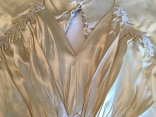 Vintage Ivory Satin 1940s Wedding Gown With Train.  Cov’d Buttons.  Size 4.  L/s.