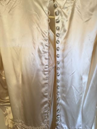 VINTAGE IVORY SATIN 1940s WEDDING GOWN WITH TRAIN.  Cov’d Buttons.  SIZE 4.  L/S. 5