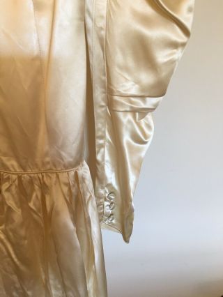 VINTAGE IVORY SATIN 1940s WEDDING GOWN WITH TRAIN.  Cov’d Buttons.  SIZE 4.  L/S. 6