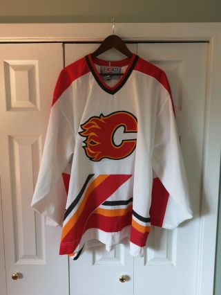Vintage Ccm Maska Calgary Flames Hockey Jersey Large 95 - 00