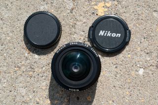 Nikon Nikkor 28mm F2.  8 Ai Mf Vintage Lens