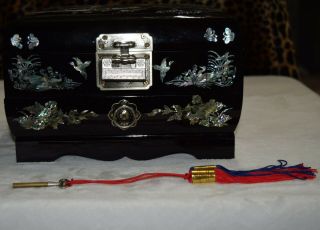 Vintage Black Lacquered Chinese Jewelry Box with Inlaid Mother of Pearl Peacock 5