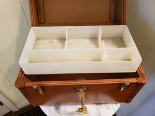 Vintage 1960s Brown Samsonite Train Cosmetic Case Luggage w tray and KEY 2