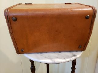 Vintage 1960s Brown Samsonite Train Cosmetic Case Luggage w tray and KEY 8