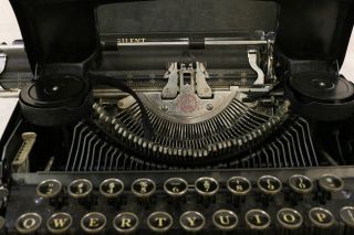 Smith - Corona ' Silent ' Flattop Style Portable Typewriter In Case - Vintage 3