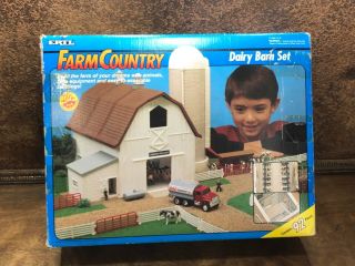 31579 Vintage Ertl Farm Country Dairy Barn Set Toy Playset