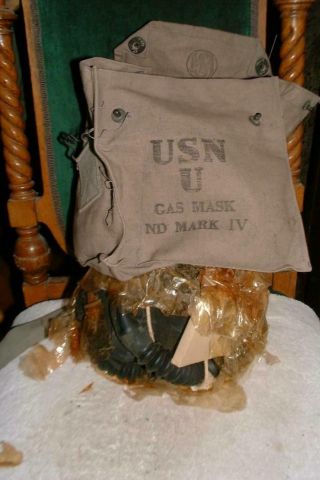 Vintage World War Ii Era U.  S.  Navy Usn N Mark Iv Gas Mask With Canvas Bag Nos