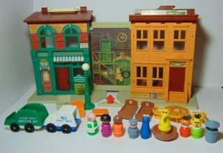 Old Vintage 1974 Sesame Street Fisher Price Little People Play Family Playset