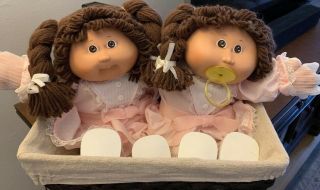 Vtg 1985 Cabbage Patch Kid Twin Girl Dolls Browhair Lace Dress Tights Mary Janes
