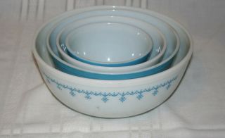 Vintage Pyrex Snowflake Blue Garland 4 Mixing Nesting Bowl Set 404 403 402 401 3
