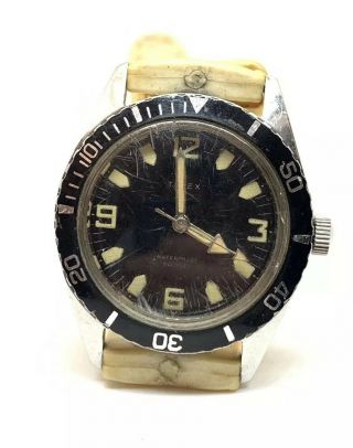 Awesome Timex Waterproof 600ft Divers Watch Ratating Bezel Vintage