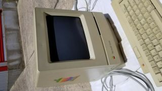Vintage Apple Macintosh Mac Computer - With Keyboard,  Mouse,  and Case 3