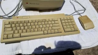 Vintage Apple Macintosh Mac Computer - With Keyboard,  Mouse,  and Case 4