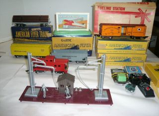 Vintage American Flyer 5 Train Cars,  Uncouplers,  Push Buttons & Boxes