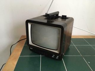 Retro Tv Vintage Rca 1970s Portable Tv B,  W 8 Inch Screen Woodgrain