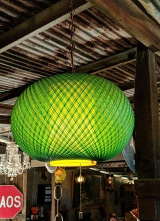 Vintage Mid - Century Modern Green Basket Weave Spun Lucite Electric Lamp.