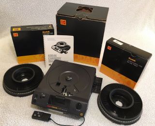 Vintage Kodak Carousel 4400 Slide Projector With Remote And Two Slide Trays