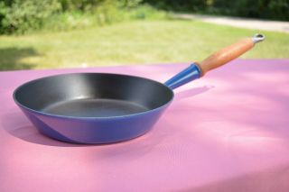 Vtg Le Creuset 24 Blue Enamel 9.  5 " Cast Iron Frying Pan Non Stick Wood Handle
