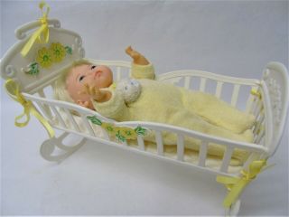 Vintage Ideal Toy Thumbelina Toddler With Rocking Crib R877