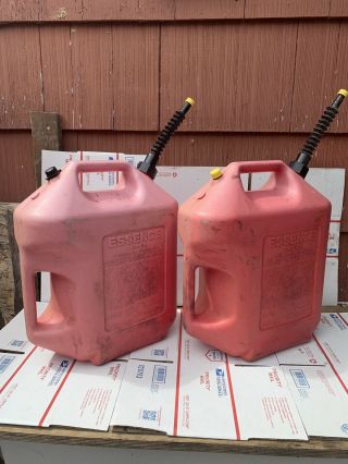 2 Vintage Rubbermaid Essence 6 Gallon Gas Can