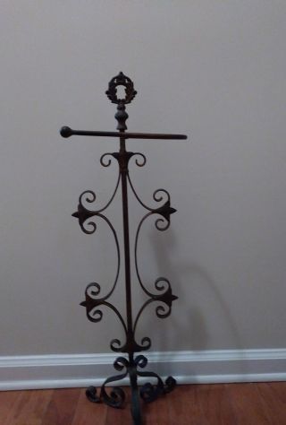 Vintage Stand Alone Metal Towel Rack Holder With Scroll Legs