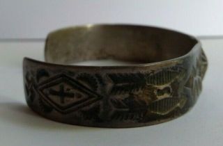 VINTAGE SILVER NAVAJO INDIAN STAMPWORK WHIRLING LOGS CUFF BRACELET AS FOUND 7