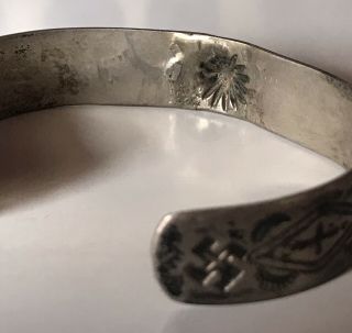 VINTAGE SILVER NAVAJO INDIAN STAMPWORK WHIRLING LOGS CUFF BRACELET AS FOUND 8
