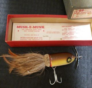 Vintage Wood Marathon Bait Co.  " Musk - E - Munk " Fishing Lure