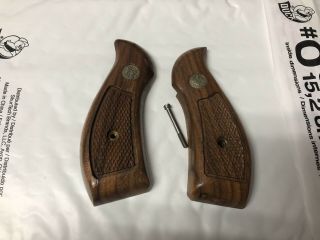 Smith Wesson K L Frame Round Butt Grips Factory Vintage Walnut S&w
