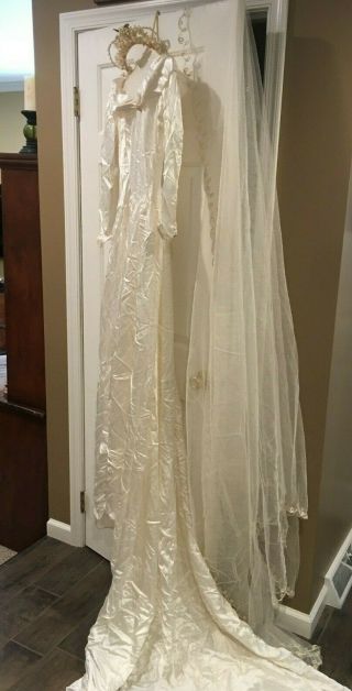 Vintage 1946 Satin Bridal Gown Veil and Head Piece/Crown - 2